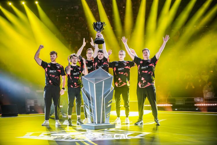 FlyQuest 首先进入了 StarLadder 布达佩斯 Major 2025 第二阶段，而 Rare Atom 被淘汰